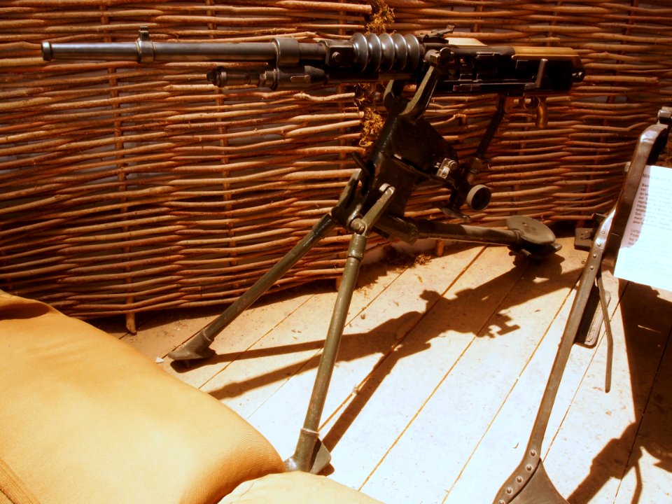 Mitrailleuse francaise Hotchkiss modele 1916 pic1