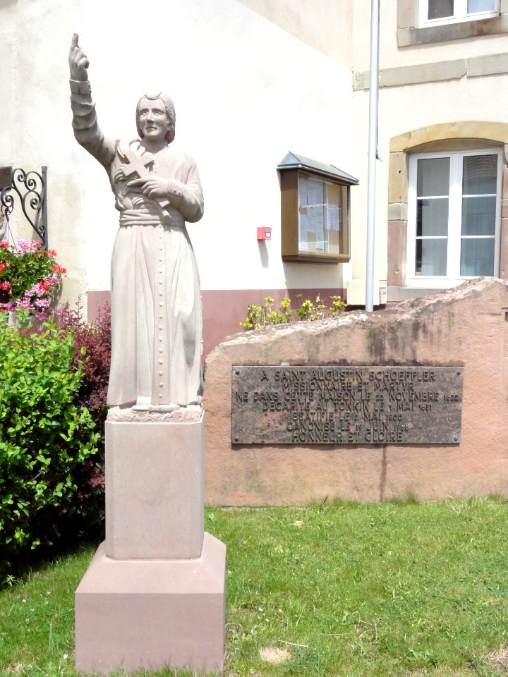 Mittelbronn (Moselle) maison natale et statue Saint Augustin Schoeffler