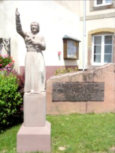 Mittelbronn (Moselle) maison natale et statue Saint Augustin Schoeffler