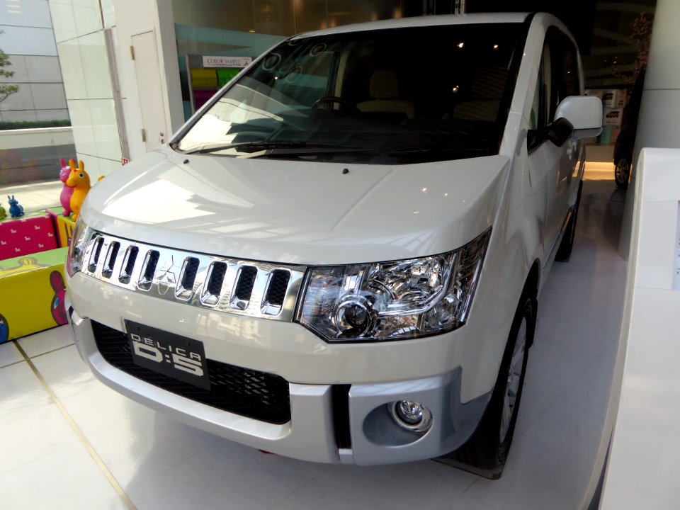 Mitsubishi DELICA D：5 D-Premium (CV1W) front
