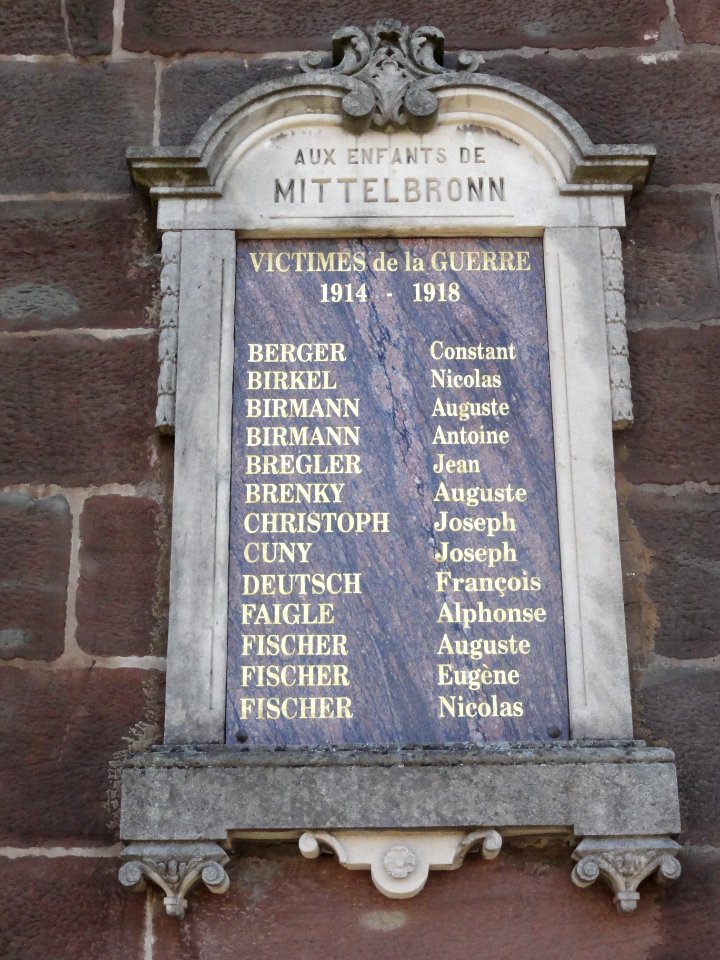 Mittelbronn (Moselle) église plaque memorial guerre B