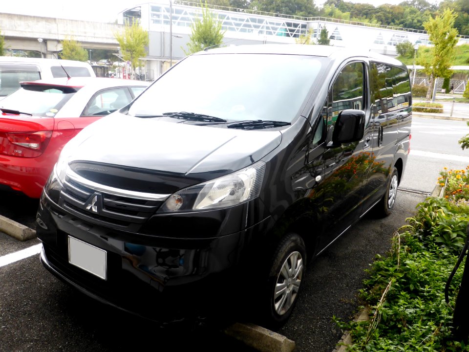 Mitsubishi DELICA D3 (BM20) front