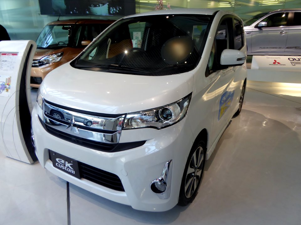 Mitsubishi eK CUSTOM G e-ASSIST (B11W) front