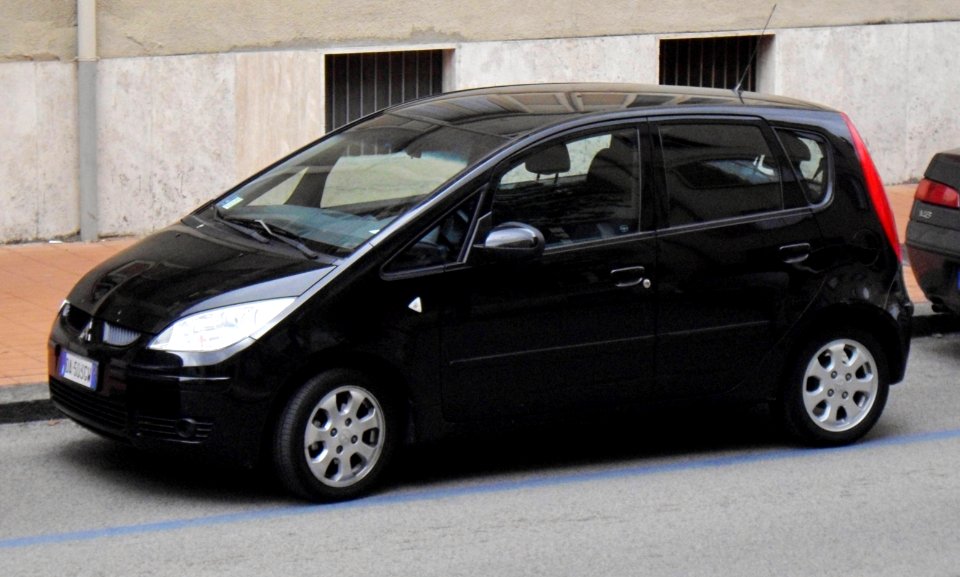 Mitsubishi Colt 5-door black