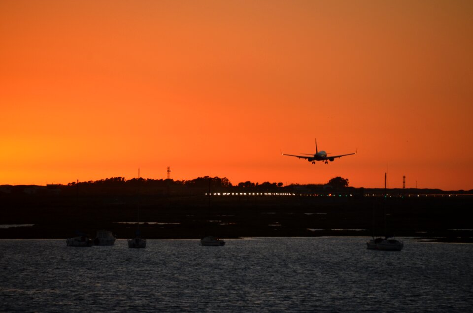 Airport aircraft afterglow