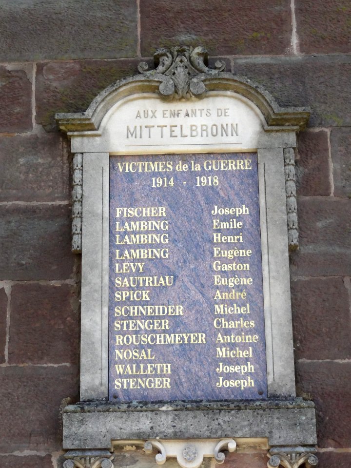 Mittelbronn (Moselle) église plaque memorial guerre A