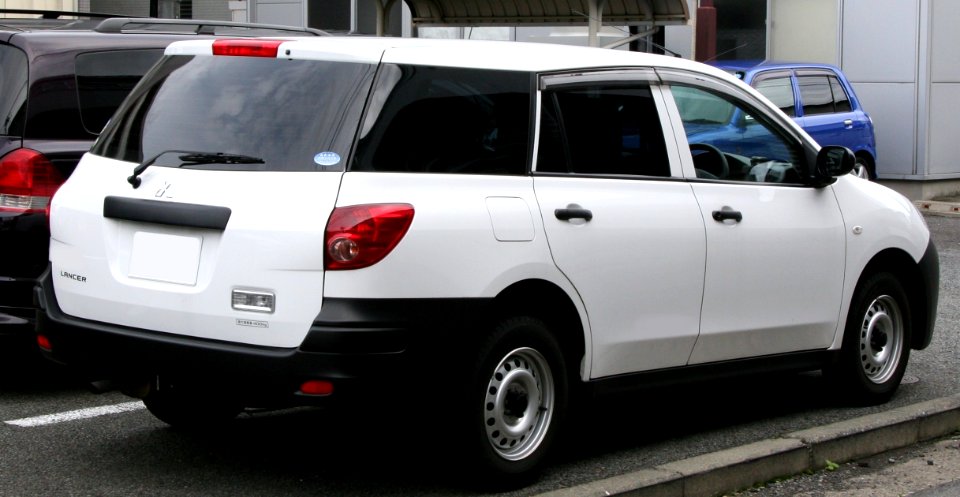 Mitsubishi Lancer Cargo Y12 rear