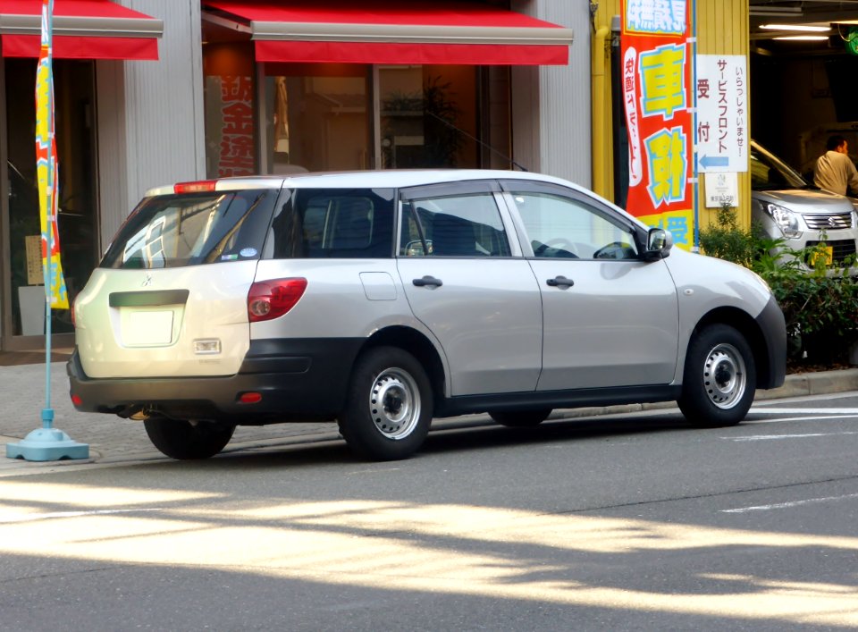 Mitsubishi LANCER CARGO (Y12) rear