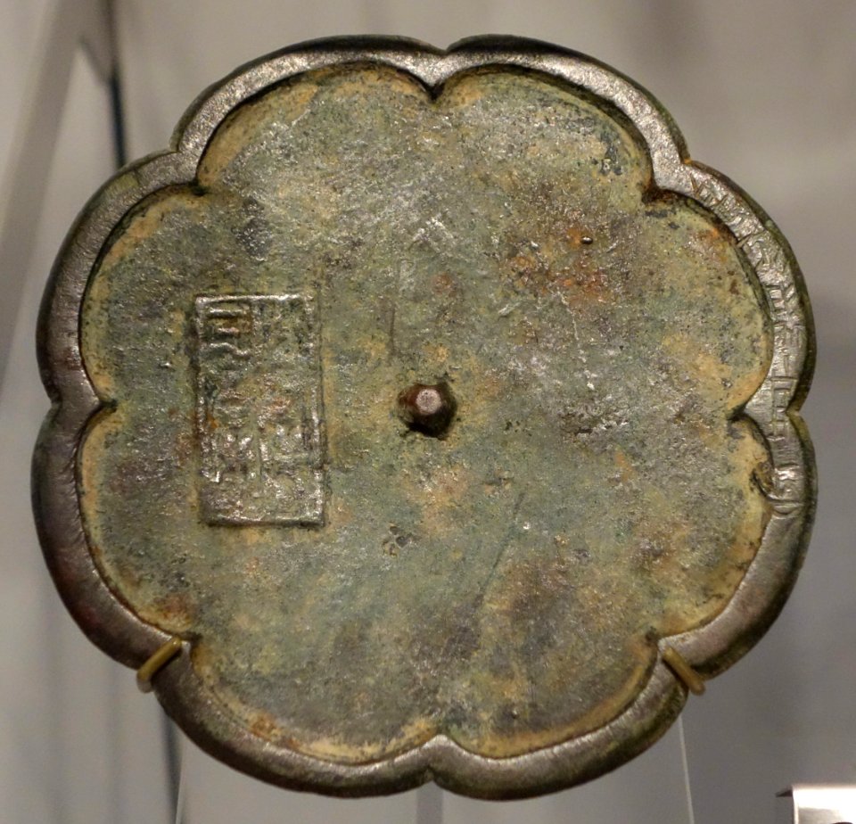 Mirror made by Shi Nian'er of Huzhou, Northern Zhejiang Province, China, Song dynasty, c. 1100-1235, bronze - Royal Ontario Museum - DSC04214