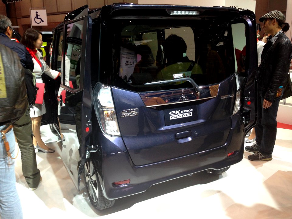 Mitsubishi eK Space Custom rear - Tokyo Motor Show 2013
