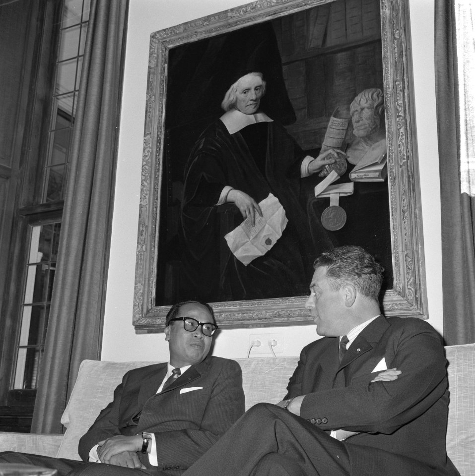 Minister president Marijnen heeft minister Soebandrio het Catshuis ontvangen, Ma, Bestanddeelnr 916-2560