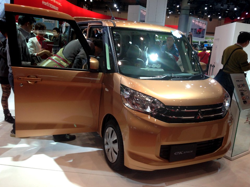Mitsubishi eK Space front - Tokyo Motor Show 2013