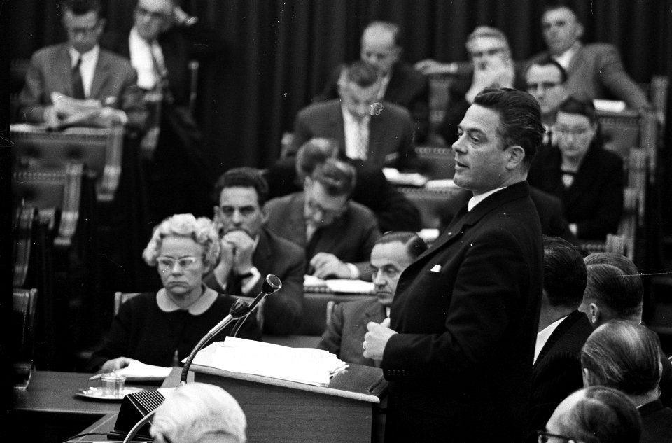 Minister president Marijnen tijdens de politieke beschouwingen De Kamer geantwo, Bestanddeelnr 915-5894