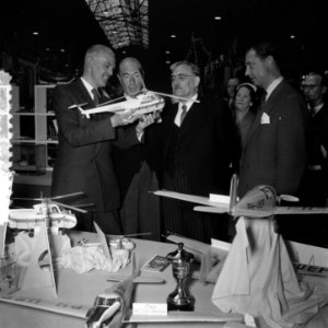 Minister President Dr. Drees opent Hobbytentoonstelling Rotterdam, Bestanddeelnr 906-4856