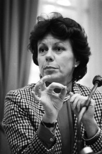 Minister Smit-Kroes (Verkeer) in de Tweede Kamer, Bestanddeelnr 932-7581