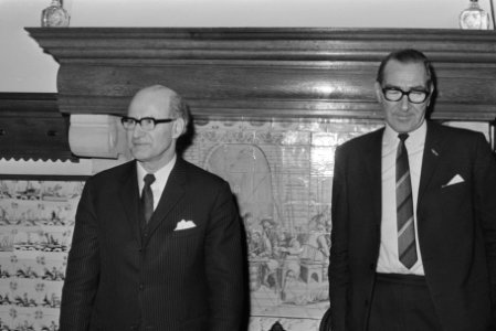 Minister Schut en staatssecretaris Haex spreken met bestuur provincie Groningen , Bestanddeelnr 924-2549