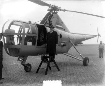 Minister President Drees per helicopter naar noodgebied, Bestanddeelnr 905-6659