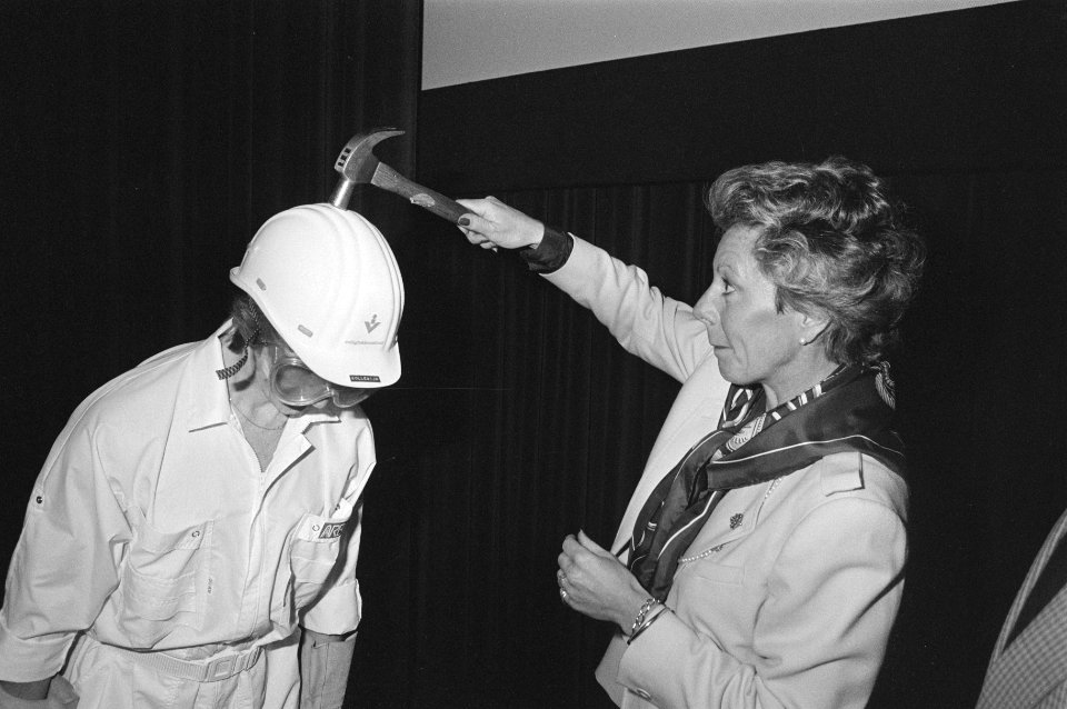 Minister Smit Kroes opende Arbo Beurs 1986, Bestanddeelnr 933-6327