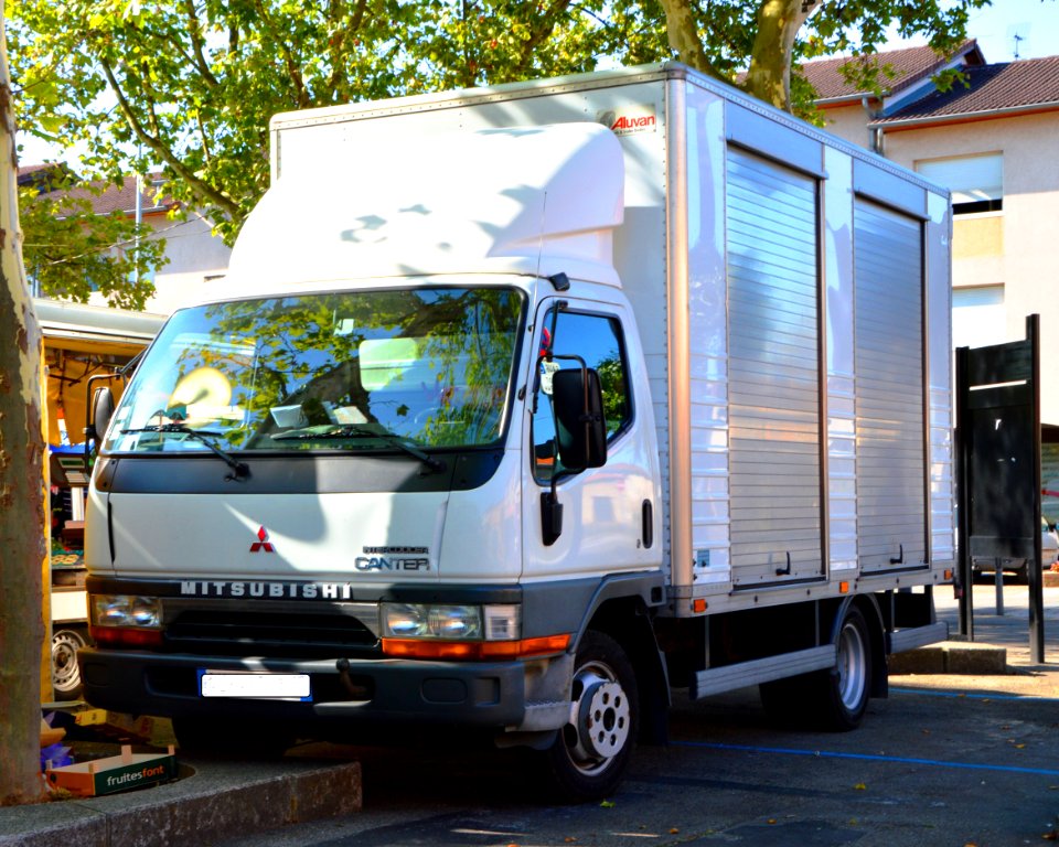 Mitsubishi Fuso Canter. Box rigid truck. Spielvogel