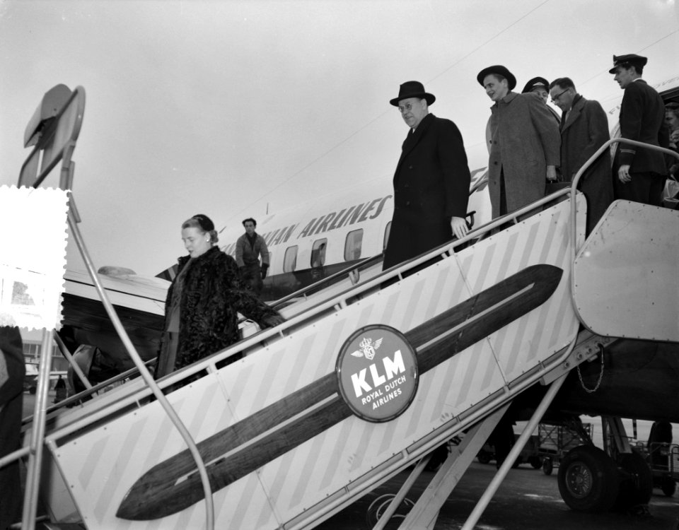Minister President van Zweden op Schiphol T Erlander, Bestanddeelnr 908-3764