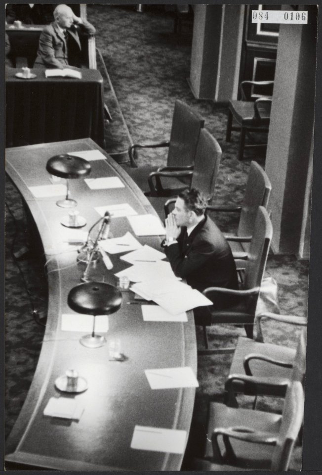 Minister-presidenten, tweede kamer, vergaderingen, Marijnen, Victor, Bestanddeelnr 084-0106