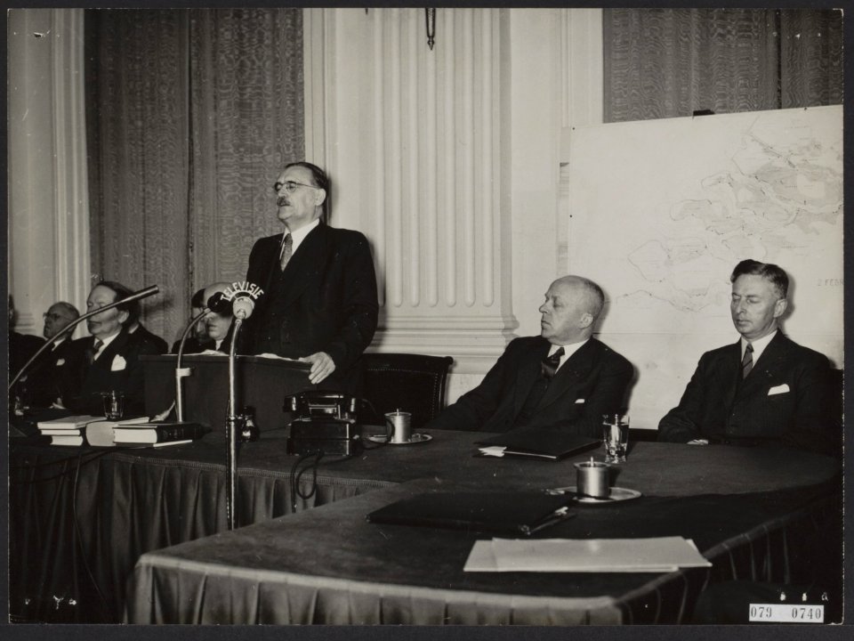 Minister-presidenten, tweede kamer, redevoeringen, Algera J, Drees W, Staf, Ke, Bestanddeelnr 079-0740
