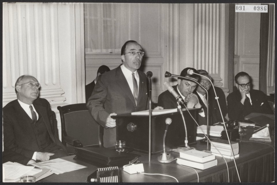 Minister-presidenten, ministers, tweede kamer, redevoeringen, Cals, Jo, Bestanddeelnr 091-0986