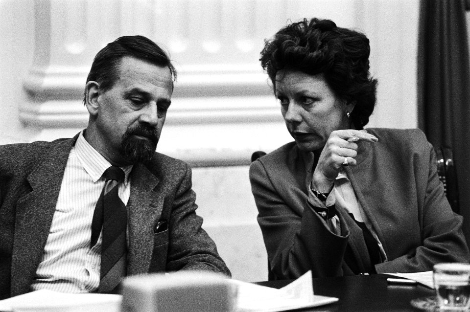 Minister Smit-Kroes (r) en staatssecretaris Scherpenhuizen, Bestanddeelnr 932-4952