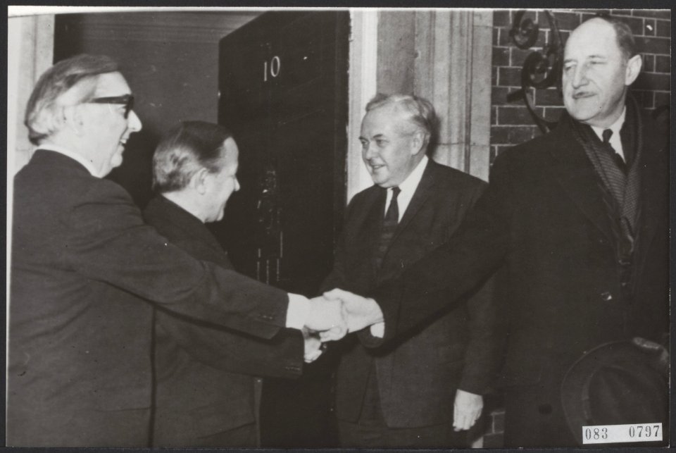 Minister-presidenten, bezoeken, ministers, Brown George, Luns, J.A.M.H., Groot-B, Bestanddeelnr 083-0797