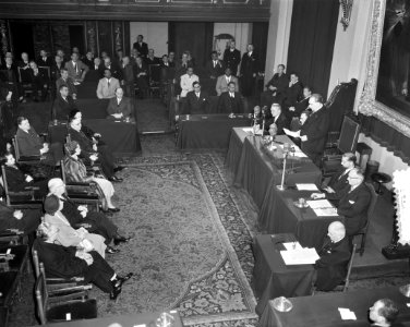 Minister-President Drees opent Ronde Tafel Conferentie Den Haag, Bestanddeelnr 905-0354