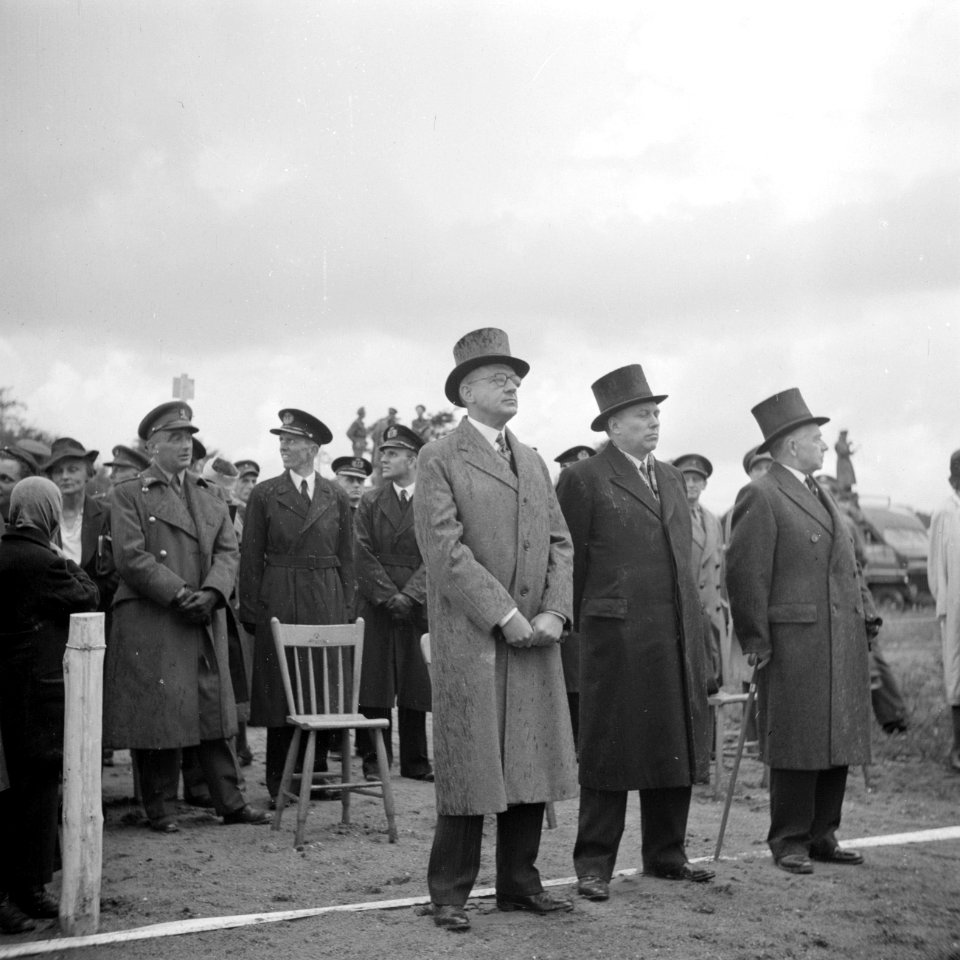 Minister-president W. Schermerhorn en collega- ministers behoren tot de gasten, Bestanddeelnr 255-7706