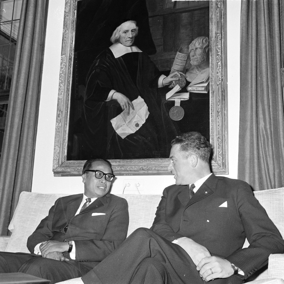 Minister president Marijnen heeft minister Soebandrio het Catshuis ontvangen, Ma, Bestanddeelnr 916-2561
