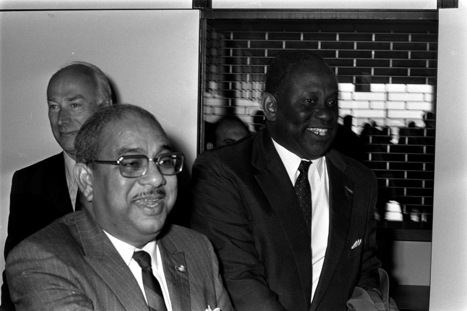 Minister Radhakishin van financien van Suriname en minister Essed van Opbouw arr, Bestanddeelnr 923-5362