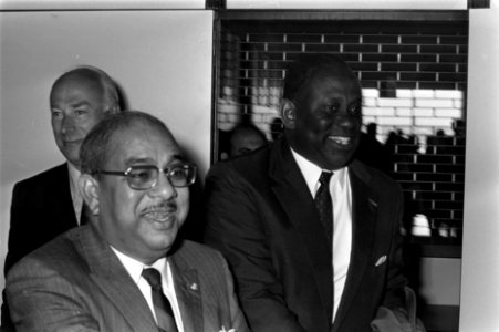Minister Radhakishin van financien van Suriname en minister Essed van Opbouw arr, Bestanddeelnr 923-5362