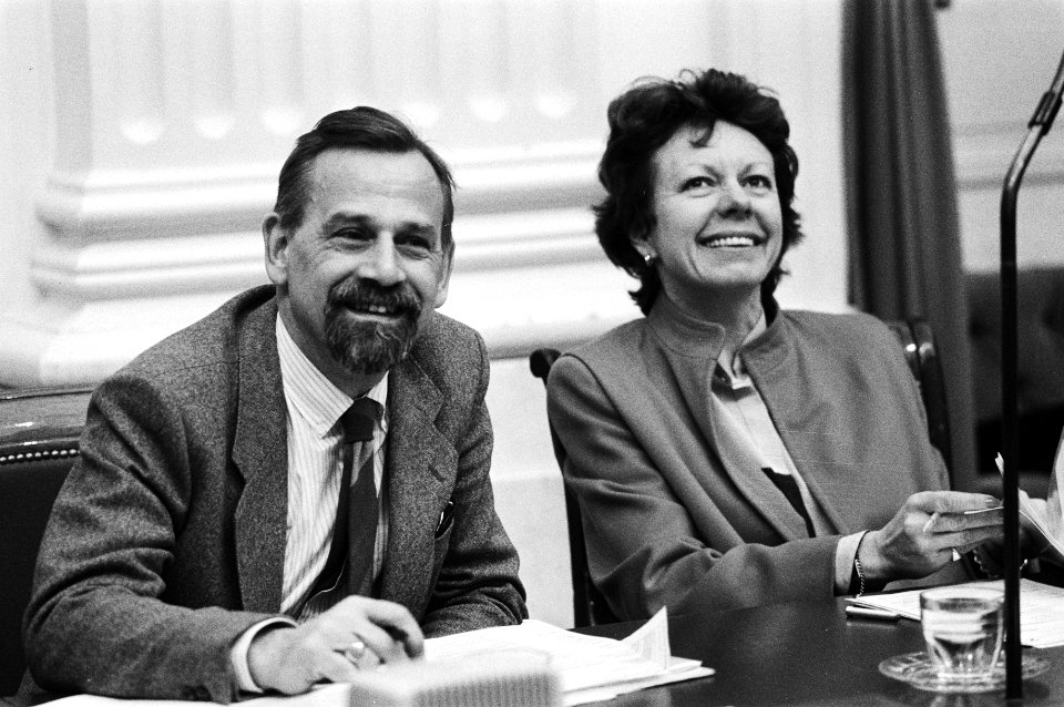 Minister Smit-Kroes (r) en staatssecretaris Scherpenhuizen, Bestanddeelnr 932-4951