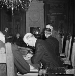 Ministerraad. Op de voorgrond P. Lieftinck (Financiën), Bestanddeelnr 900-8599