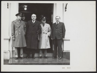 Minister-presidenten, gesprekken, bevelhebbers, VERTREKKEN, drees w, jacob h l s, Bestanddeelnr 080-0231