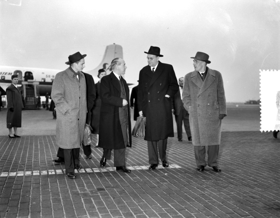 Minister President van Zweden op Schiphol T Erlander, Bestanddeelnr 908-3763