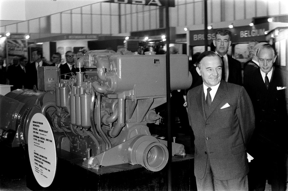 Minister president De Jong opende de Europort, Internationale Scheepvaart en Sch, Bestanddeelnr 922-9591