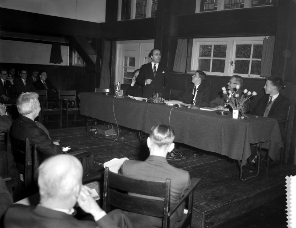 Minister mr J L M Th Cals opent 2 jaarlijkse conferentie van de Nederlandse, Bestanddeelnr 911-1623