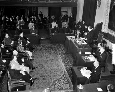 Minister-President Drees opent Ronde Tafel Conferentie Den Haag, Bestanddeelnr 905-0352
