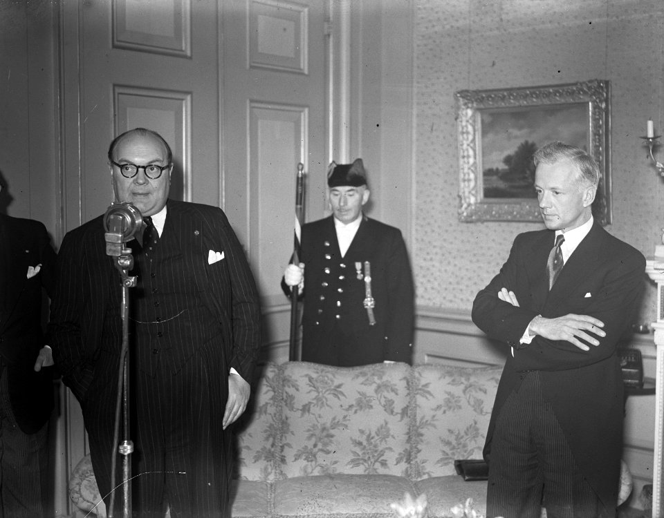 Minister Paul-Henri Spaak voor microfoon, Bestanddeelnr 902-5424