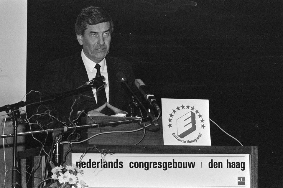 Minister-president Ruud Lubbers aan het woord, Bestanddeelnr 933-6219