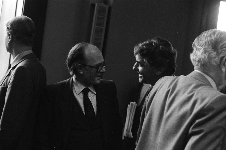 Minister Rietkerk (Binnenlandse Zaken) (l) en premier Lubbers, Bestanddeelnr 932-7841