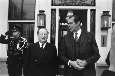 Minister president Biesheuvel ontvangt dr Kreisky , Oostenrijkse bondskanslier,, Bestanddeelnr 925-4259