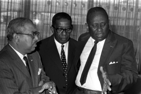 Minister Radhakishin van financien van Suriname en minister Essed van Opbouw arr, Bestanddeelnr 923-5365