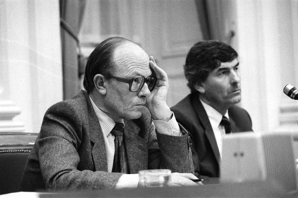 Minister Rietkerk (Binnelandse Zaken) (l) en premier Lubbers, Bestanddeelnr 932-7585