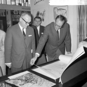 Minister M. Vrolijk boekenweek in de RAI geopend, tijden rondgang, Bestanddeelnr 917-7686