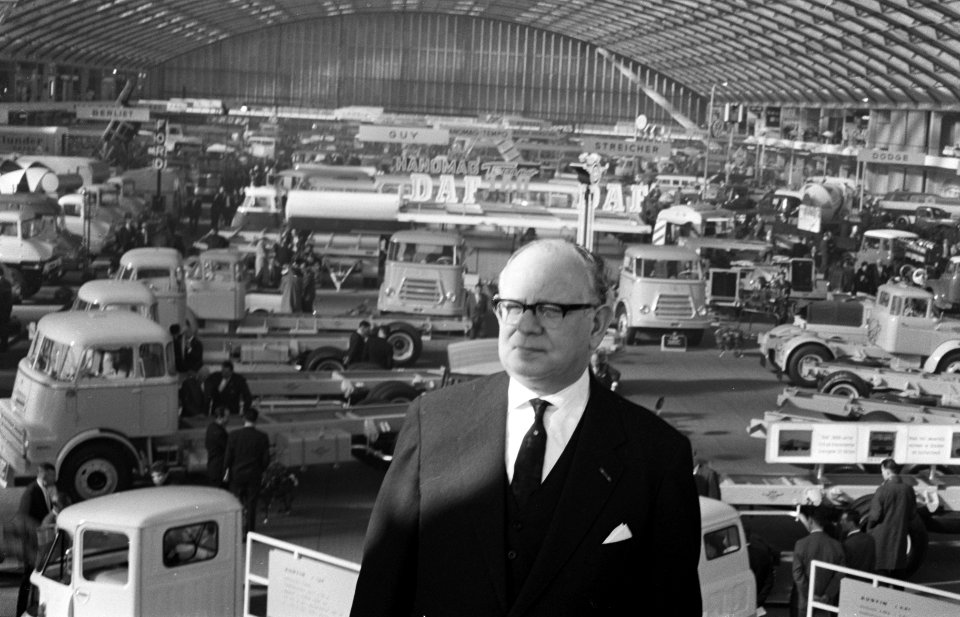 Minister opent Bedrijfsautotentoonstelling, Bestanddeelnr 913-5510