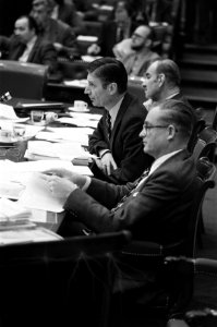 Minister Scholten (Defensie), premier van Agt en minister Van der Klaauw (Buiten, Bestanddeelnr 930-5938